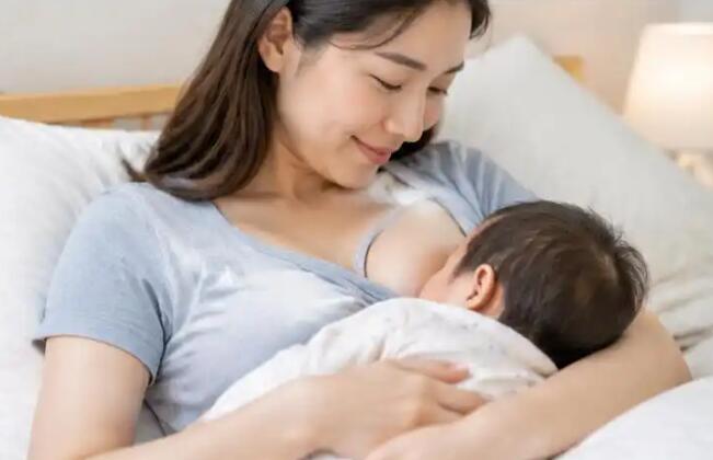胀奶痛硬得像石头，热敷还是冷敷？先别乱揉，搞错这3步反而更遭罪