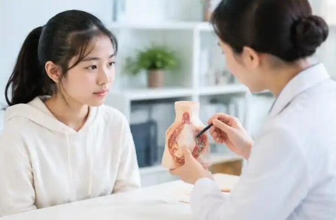 青春期胸部发育慢、不对称？医生：别乱揉乱补，做好这4件事就够了