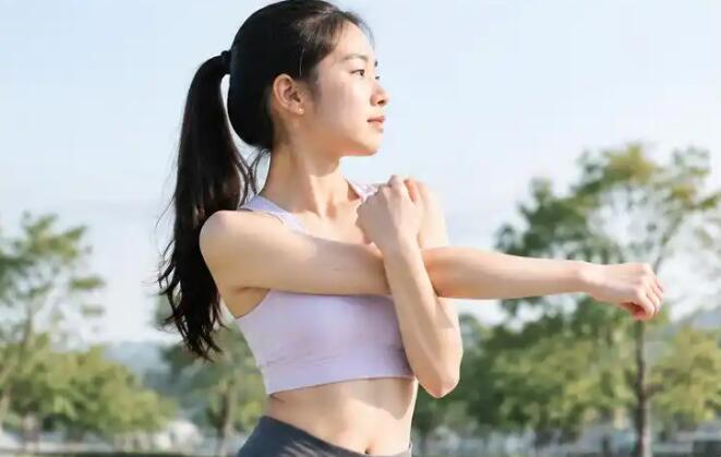 青春期胸部发育慢、不对称？医生：别乱揉乱补，做好这4件事就够了