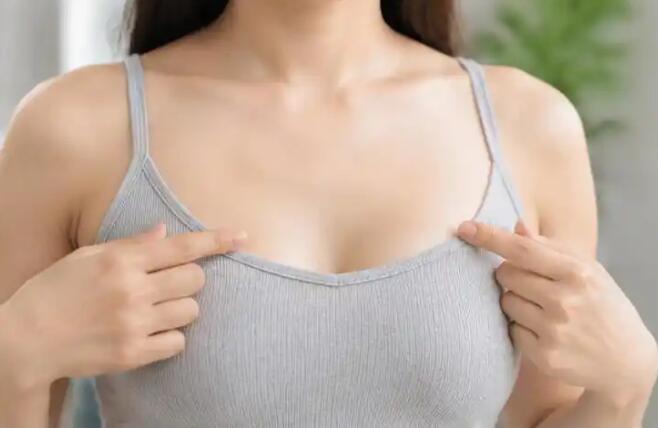 先天性无乳头是怎么回事？医生提醒：别把“乳头内陷”和“真的没有”混为一