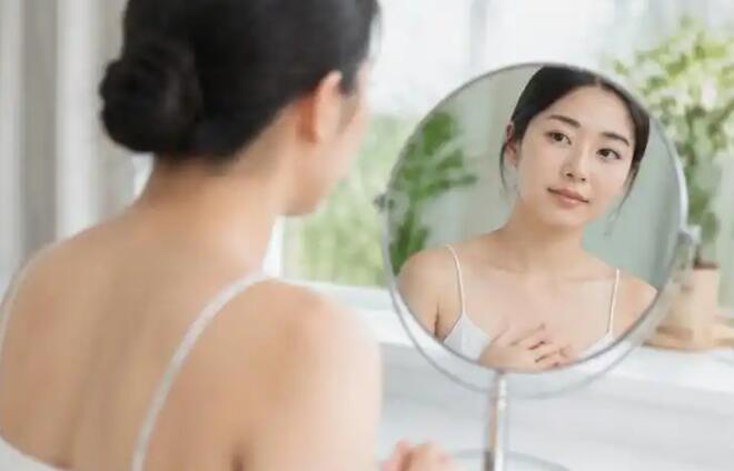 先天性无乳头是怎么回事？医生提醒：别把“乳头内陷”和“真的没有”混为一