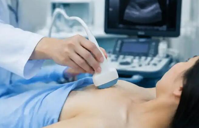 乳腺癌早期查什么能发现？医生提醒：别只盯着一种检查，3类手段各有分工
