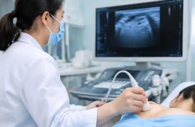 乳房摸到硬块就是癌？医生：先别慌，分清这3种情况再决定