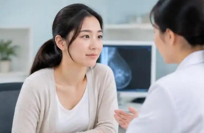 乳房摸到硬块就是癌？医生：先别慌，分清这3种情况再决定