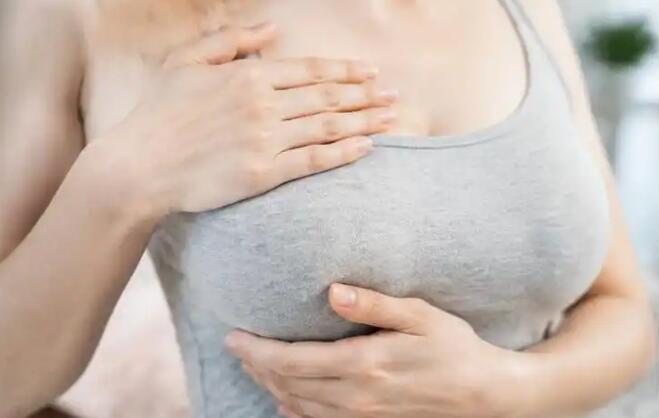乳房摸到硬块先别慌？医生提醒：这4种“长相”的硬块才真要警惕
