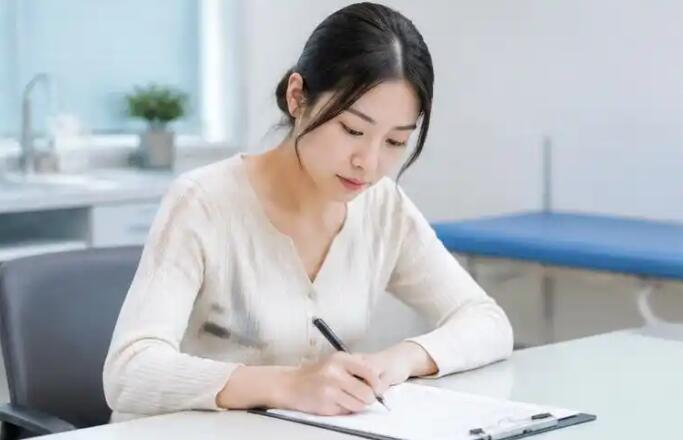 乳腺癌高危人群别等摸到肿块才后悔？这4类女性要警惕，第2类最容易忽视